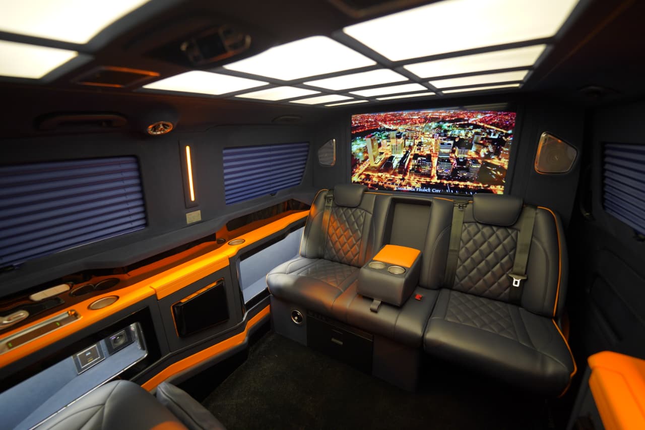 Aménagement intérieur voiture de luxe premium